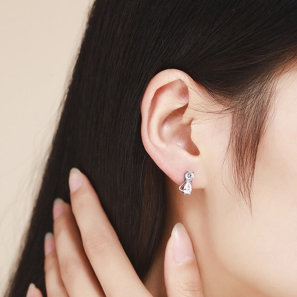 ✨🥂HP🥂✨ !1 LEFT!✨ Sterling Silver Cat Earrings - Picture 4 of 4